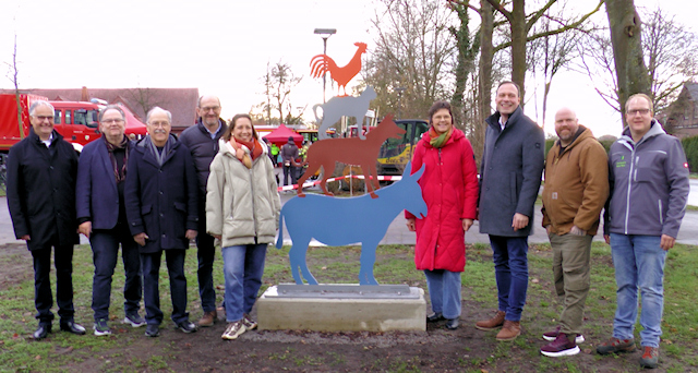 Eine Skulptur mit den 4 berühmten Tieren erinnert an den Ursprung des Märchens in Boke Eine Skulptur mit den 4 berühmten Tieren erinnert an den Ursprung des Märchens in Boke