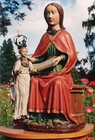 Holzstatue der Mutter Anna